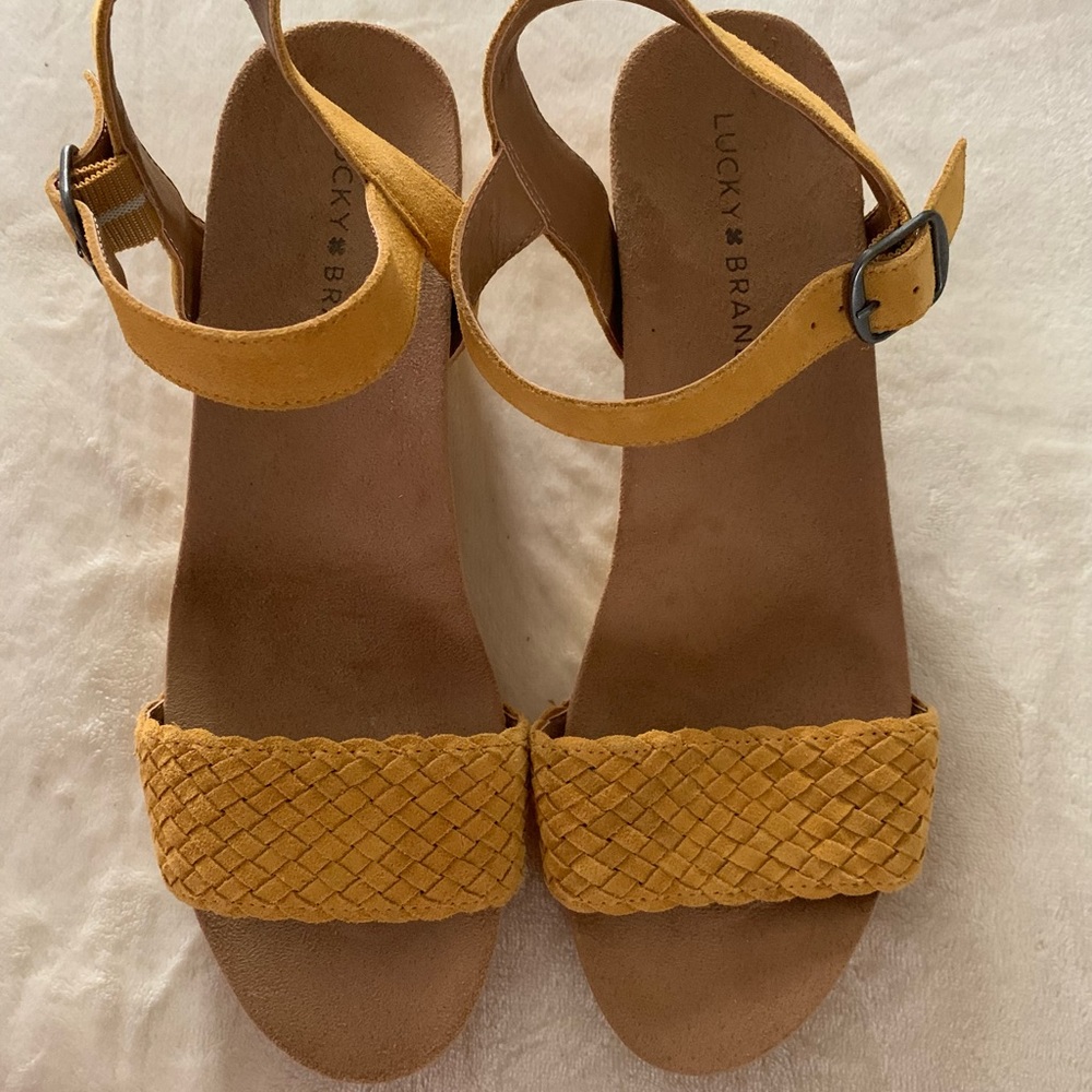 💛Lucky Brand Yellow Suede Sandals💛